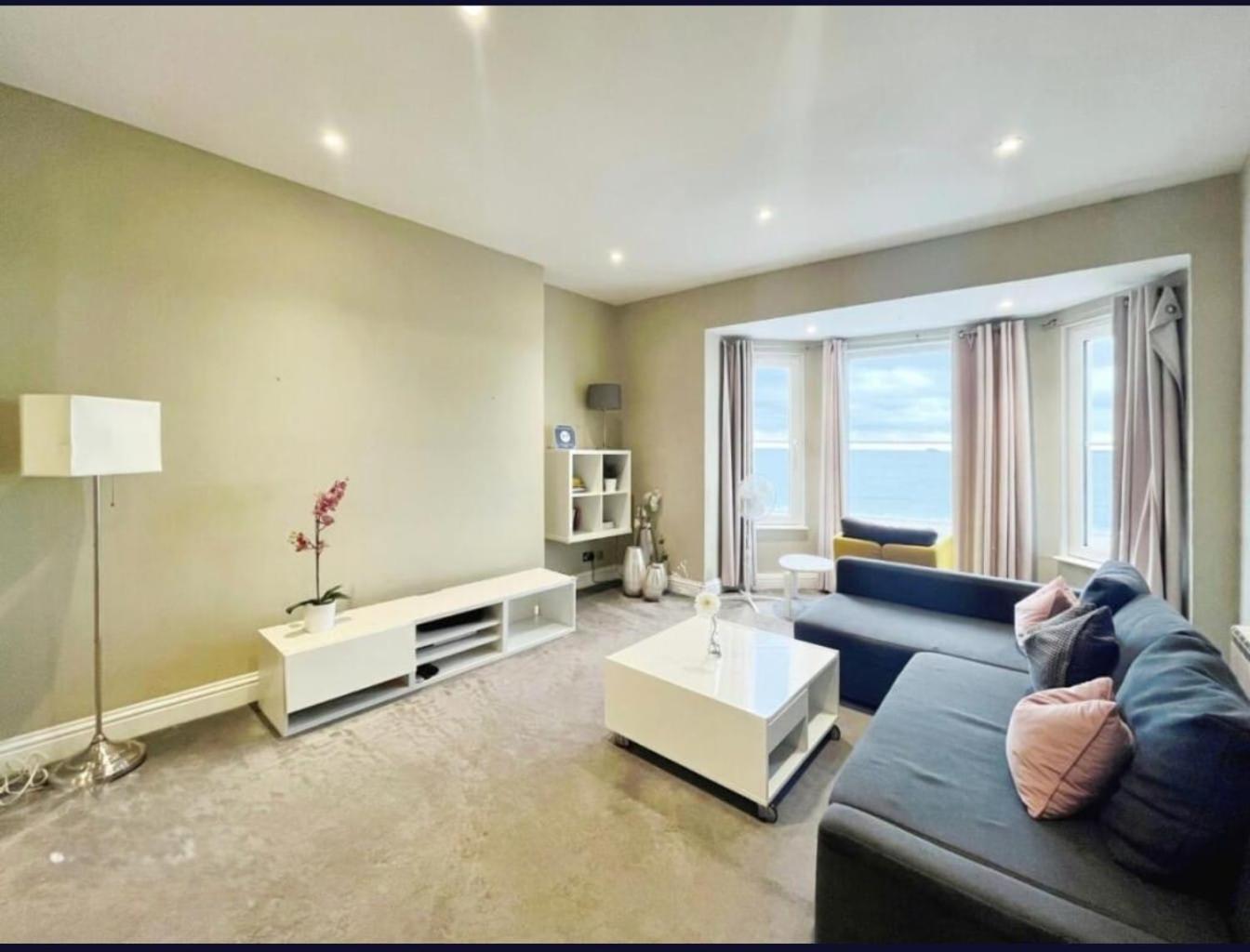 Stones Throw From The Beach - Stunning Sea View Portsmouth Bagian luar foto