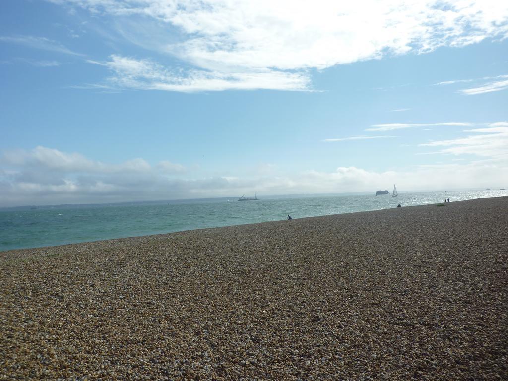 Stones Throw From The Beach - Stunning Sea View Portsmouth Bagian luar foto