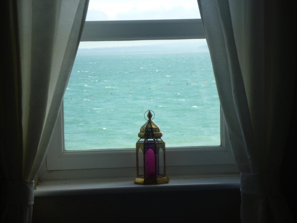 Stones Throw From The Beach - Stunning Sea View Portsmouth Bagian luar foto